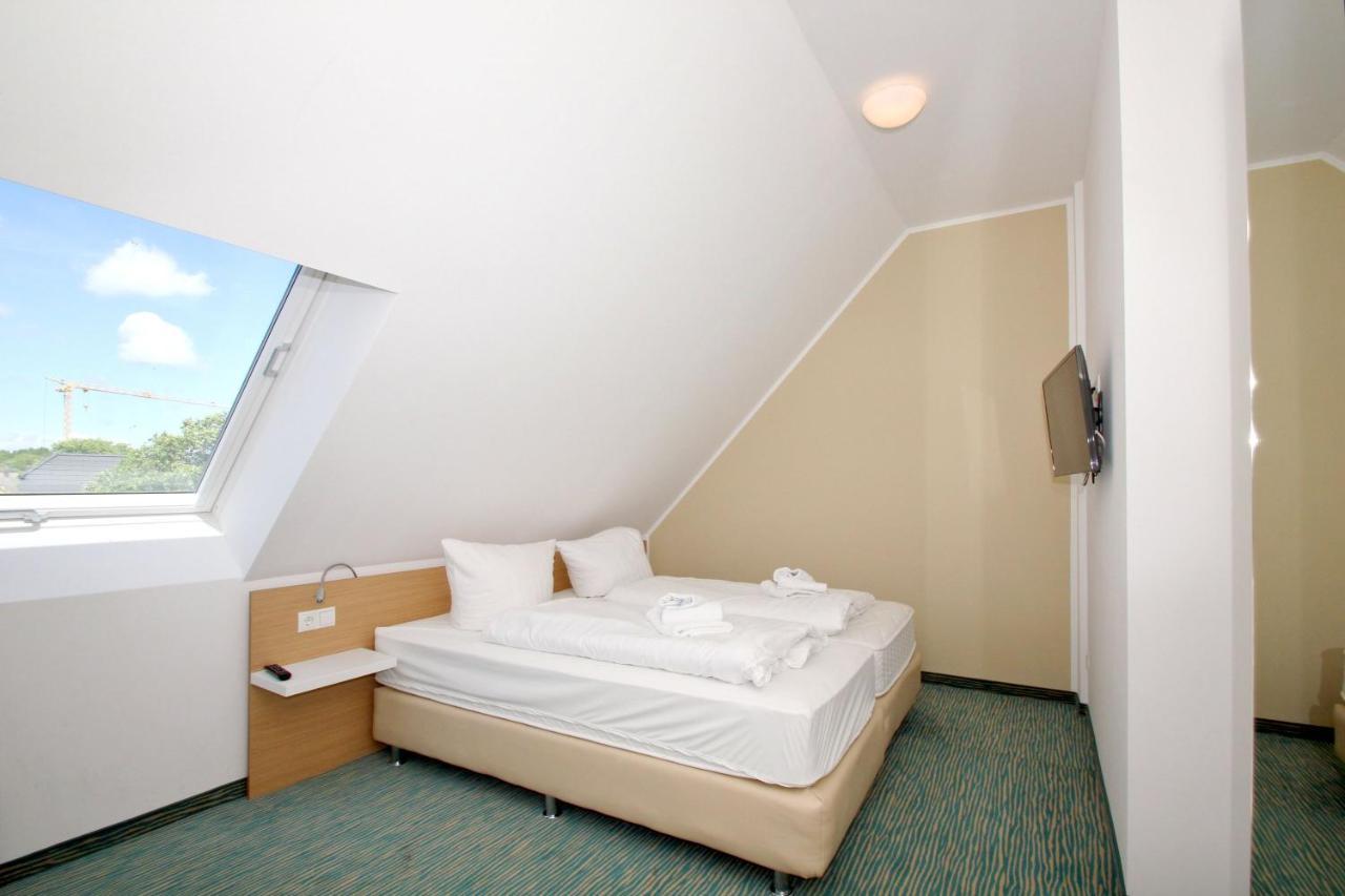 Strandnahe Fewo Rex Rugia: Balkon & Ahoi Erlebnisbad Lobbe Exterior photo